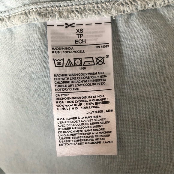 🛍2/$15 Off the Shoulder Ruffle Chambray Top Sz XS - Picture 12 of 12